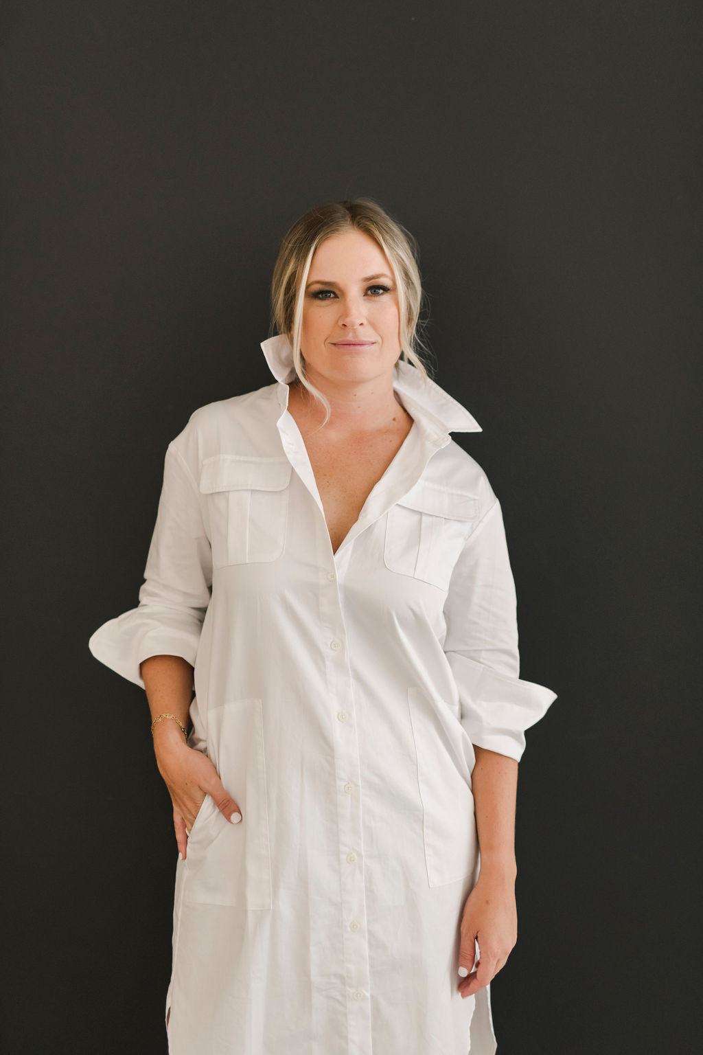 Crisp classic button down shirt dress with a posable collar.